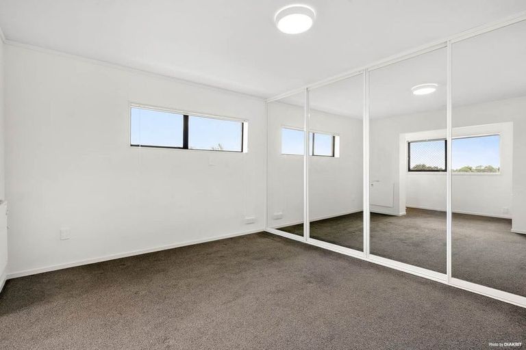 Photo of property in 36 Sturges Road, Henderson, Auckland, 0612