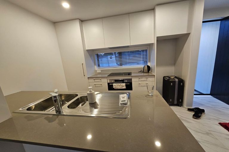 Photo of property in 2/3 Fairdale Place, Birkdale, Auckland, 0626