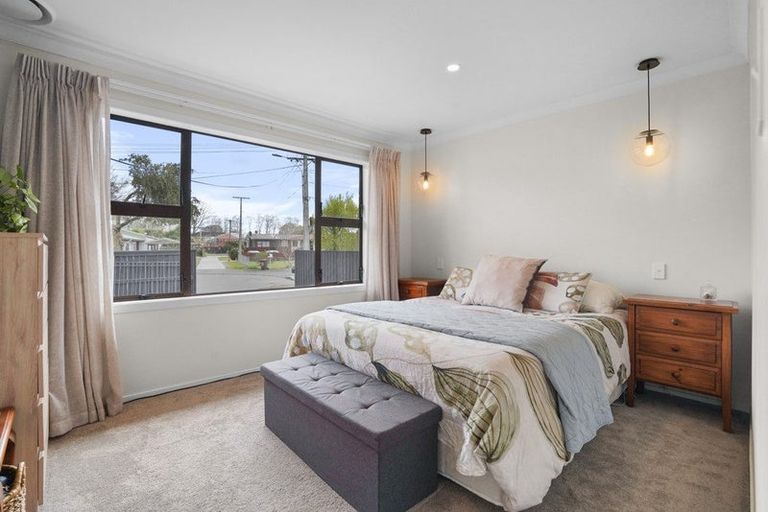 Photo of property in 16 Holloway Place, Forest Lake, Hamilton, 3200