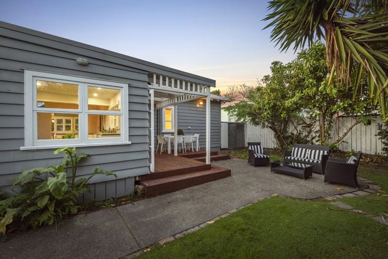 Photo of property in 2/59 Aramoana Avenue, Devonport, Auckland, 0624