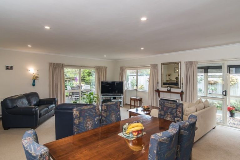 Photo of property in 6 Fleetwood Grove, Waikanae, 5036