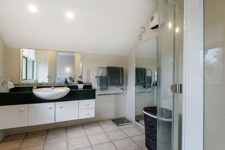 Photo of property in 1/23 Lake Road, Northcote, Auckland, 0627