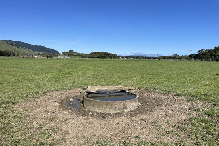 Photo of property in 81 Hautere Cross Road, Te Horo, Otaki, 5582