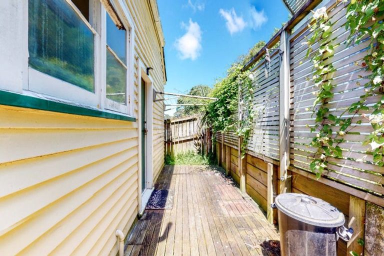 Photo of property in 11b Upper Lewisville Terrace, Thorndon, Wellington, 6011