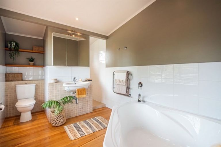 Photo of property in 29 Belle Vue Avenue, Northcote Point, Auckland, 0627