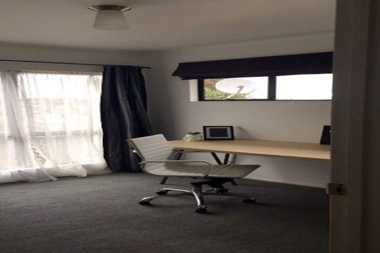 Photo of property in 2/2 Valecrest Place, Bayview, Auckland, 0629