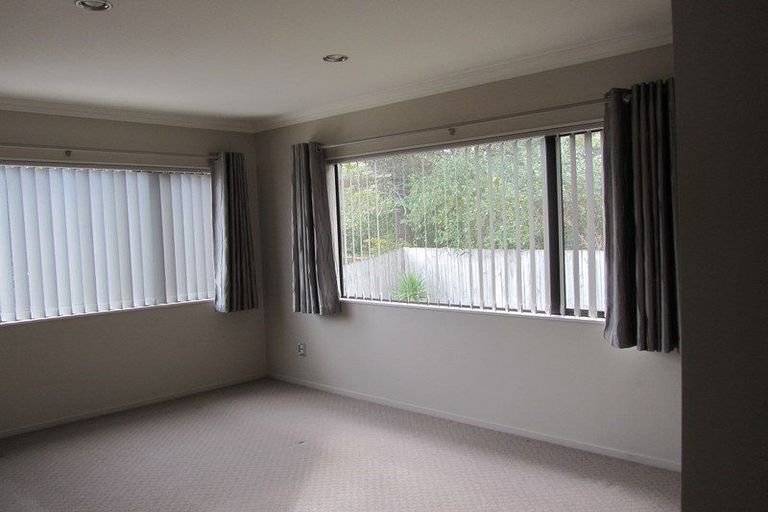 Photo of property in 11 Jomard Terrace, Northcross, Auckland, 0632
