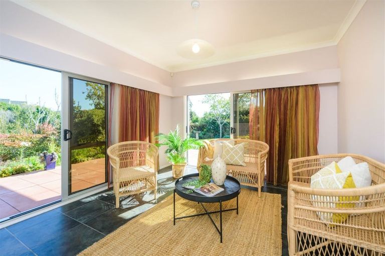 Photo of property in 24 La Lena Grove, Fitzherbert, Palmerston North, 4410