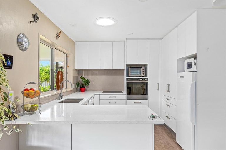 Photo of property in 39 Lakeside Drive, Orewa, 0931