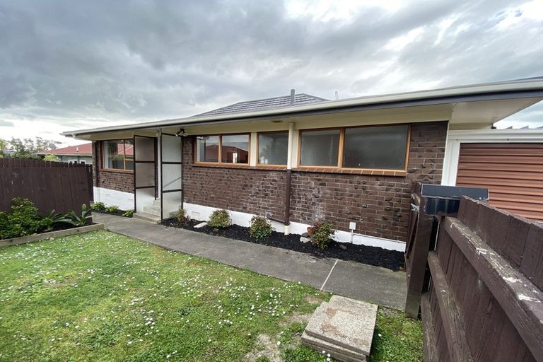 Photo of property in 2/9 Evans Road, Glen Eden, Auckland, 0602