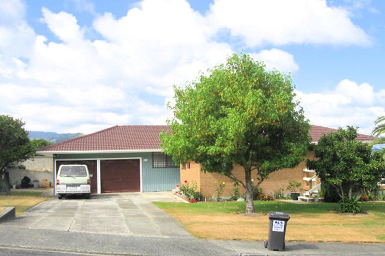 Photo of property in 2 Alleyne Court, Brown Owl, Upper Hutt, 5018