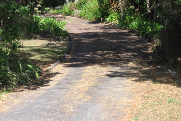 Photo of property in 172 Cliff View Drive, Green Bay, Auckland, 0604