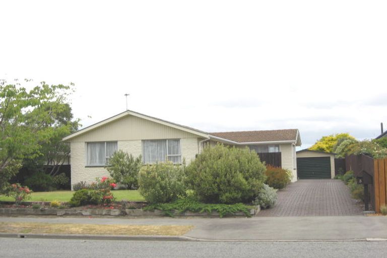 Photo of property in 3 Heathglen Avenue, Parklands, Christchurch, 8083