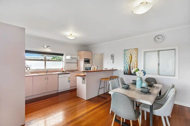 Photo of property in 32 Lewis Road, Pakuranga, Auckland, 2010