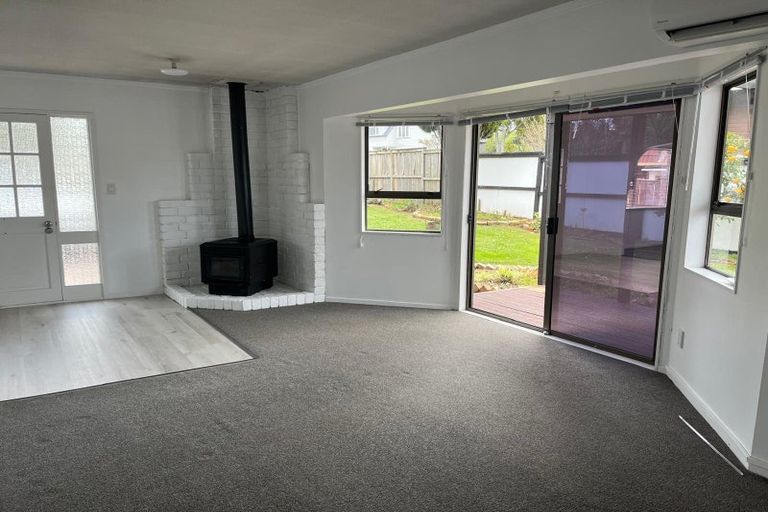 Photo of property in 1/24 Curacao Place, Half Moon Bay, Auckland, 2012