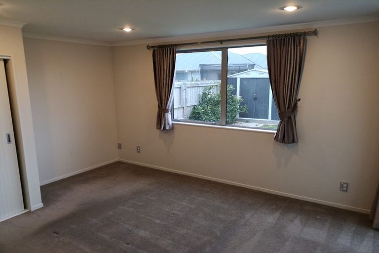 Photo of property in 10 Puweto Avenue, Takanini, 2112