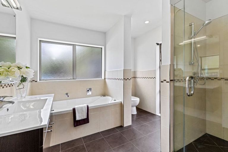 Photo of property in 127 Vaughans Road, Okura, Albany, 0792