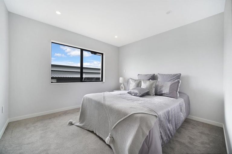 Photo of property in 16 Lumber Rise, Swanson, Auckland, 0614