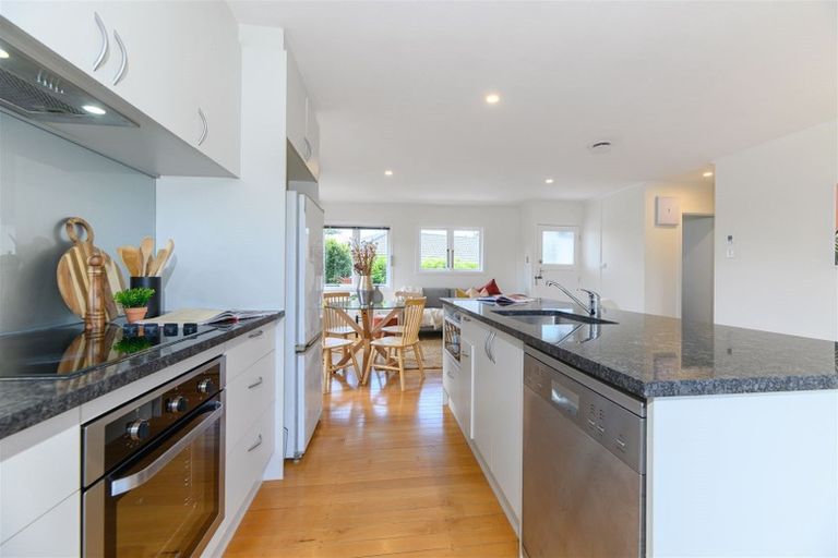 Photo of property in 54 Neil Avenue, Te Atatu Peninsula, Auckland, 0610