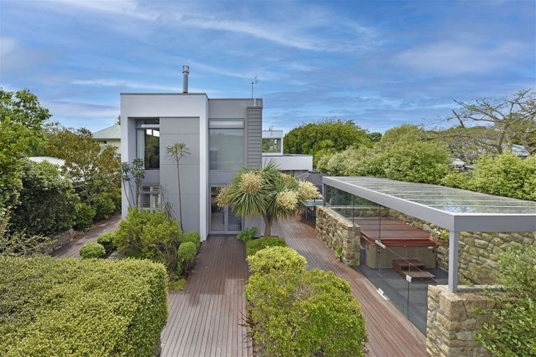 Photo of property in 27 Strowan Road, Strowan, Christchurch, 8052