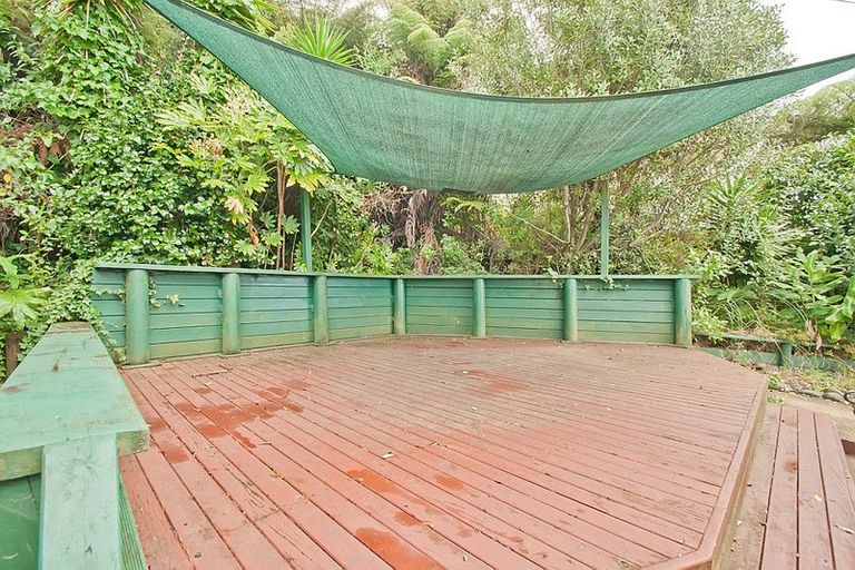 Photo of property in 16 Cypress Place, Sunnynook, Auckland, 0620