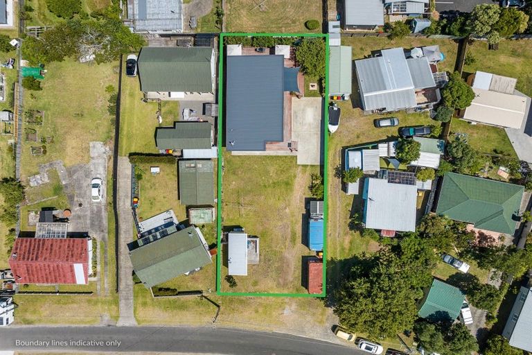Photo of property in 114 Tamaki Road, Whangamata, 3620