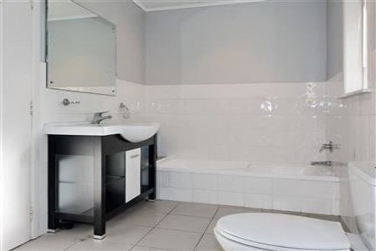 Photo of property in 24 Cutler Street, New Lynn, Auckland, 0600