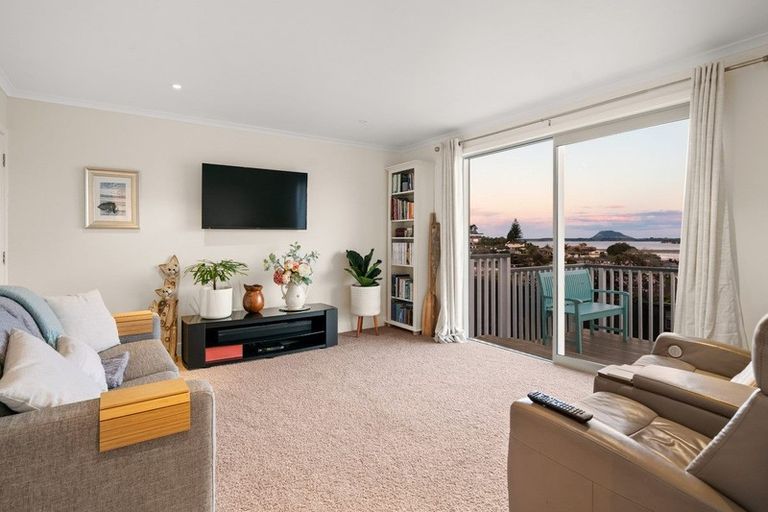 Photo of property in 16 Mcdonnell Street, Omokoroa, 3114