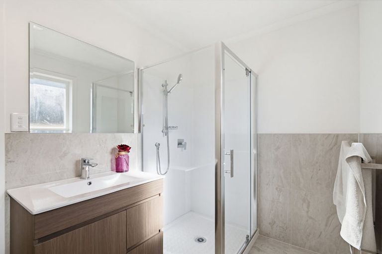 Photo of property in 1 Rosehill Drive, Rosehill, Papakura, 2113