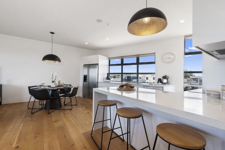 Photo of property in 211 Marine Parade, Mount Maunganui, 3116