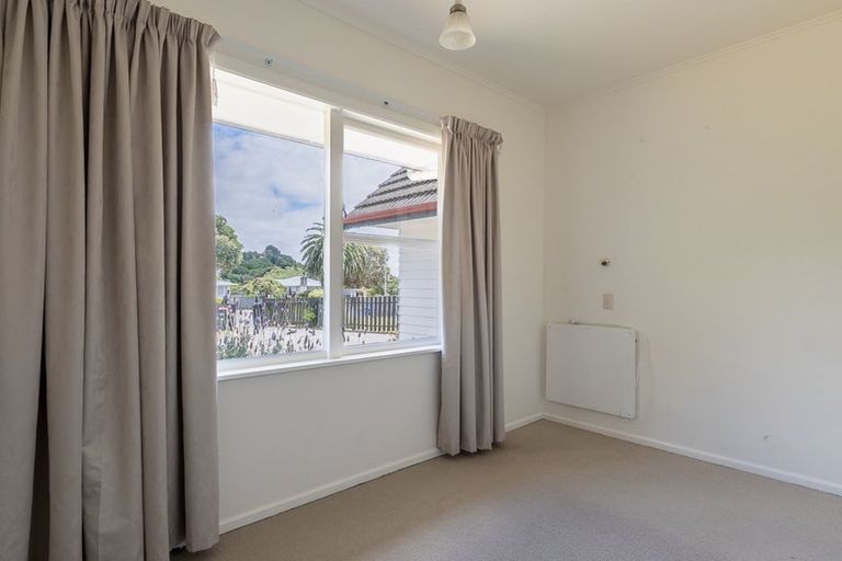 Photo of property in 15 Brazier Grove, Paraparaumu, 5032