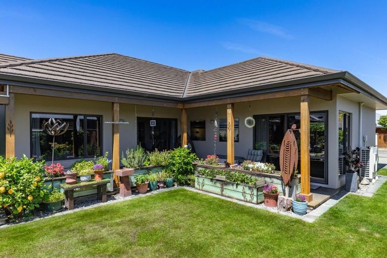 Photo of property in 17 Magnolia Drive, Springlands, Blenheim, 7201