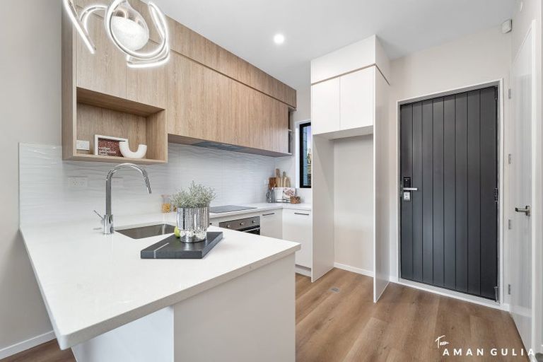 Photo of property in 1/93 Woodglen Road, Glen Eden, Auckland, 0602