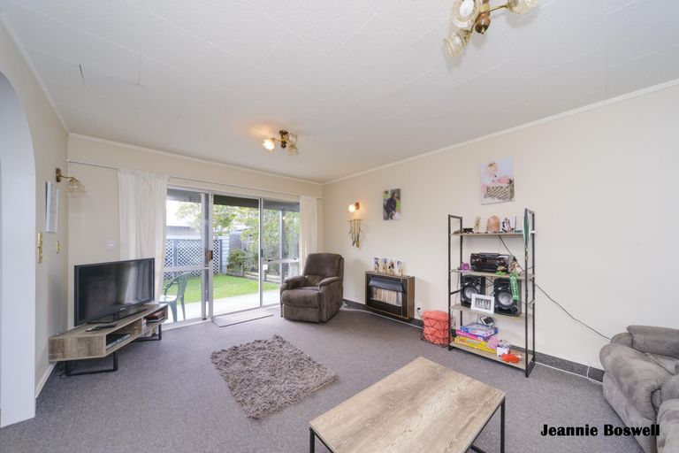 Photo of property in 25 Chadwick Place, Highbury, Palmerston North, 4412