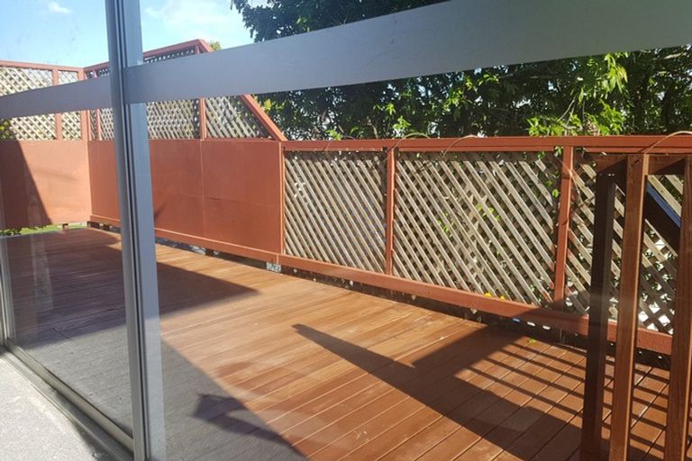 Photo of property in 43 Blakeborough Drive, Forrest Hill, Auckland, 0620