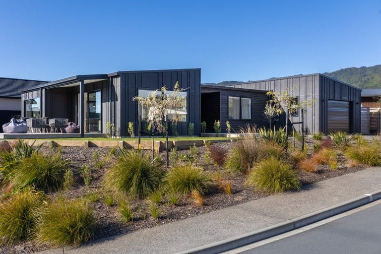 Photo of property in 9 Kaiwaru Place, Waikanae, 5036