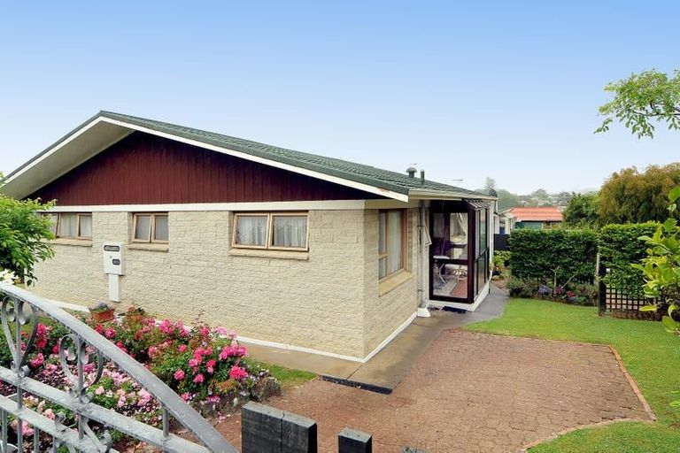 Photo of property in 1/72 Evelyn Road, Cockle Bay, Auckland, 2014