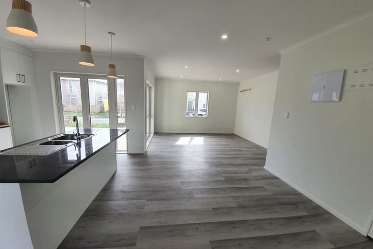 Photo of property in 11 Warbler Crescent, Papakura, 2110