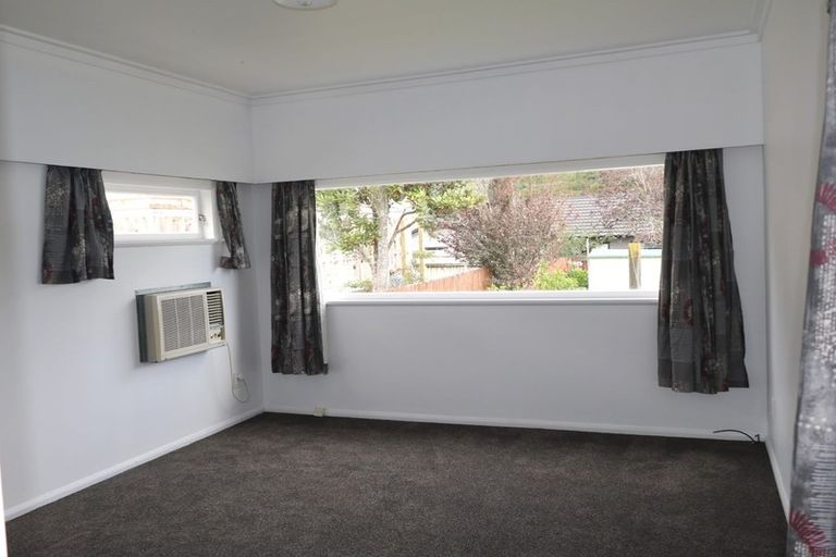 Photo of property in 396 Stokes Valley Road, Stokes Valley, Lower Hutt, 5019