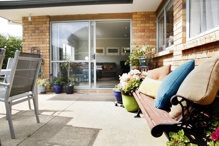 Photo of property in 9 Matilda Place, Weymouth, Auckland, 2103