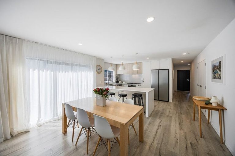 Photo of property in 38 Lumbarda Drive, Kumeu, 0810