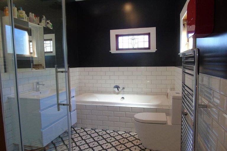 Photo of property in 17 Crawford Road, Kilbirnie, Wellington, 6022