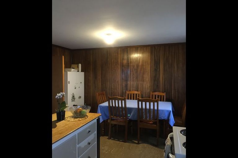 Photo of property in 34 Kirrie Avenue, Te Atatu South, Auckland, 0610