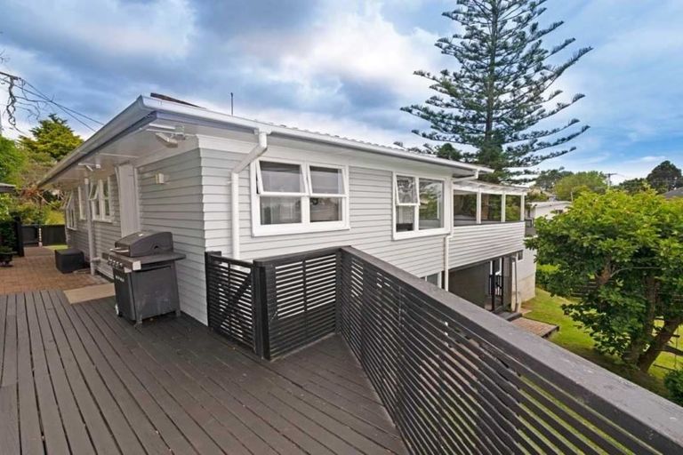Photo of property in 5b Tirimoana Road, Te Atatu South, Auckland, 0602