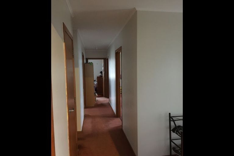 Photo of property in 34 Kirrie Avenue, Te Atatu South, Auckland, 0610