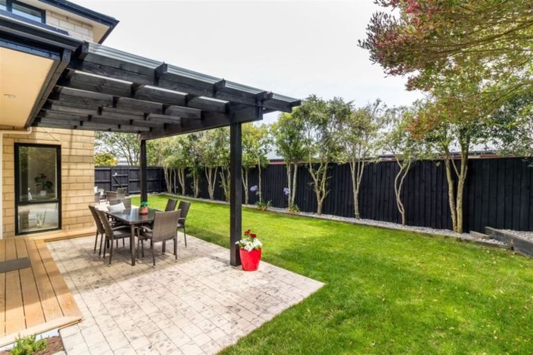 Photo of property in 7 Stoneleigh Green, Parklands, Christchurch, 8083