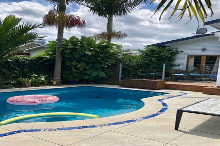 Photo of property in 28 Chatham Street, Waihola, Milton, 9073