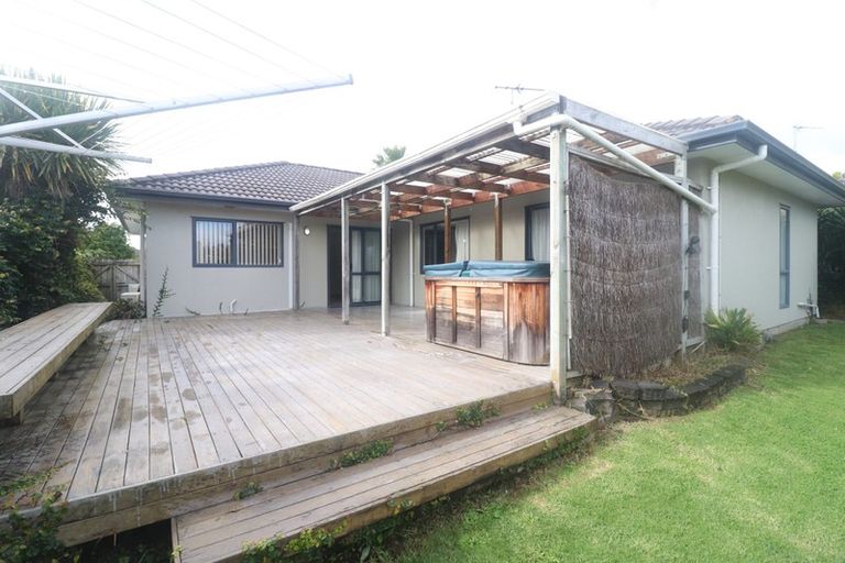 Photo of property in 23 Arlose Place, Westgate, Auckland, 0614