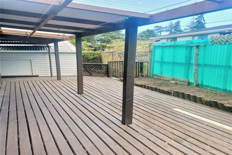 Photo of property in 2 Bellringer Road, Massey, Auckland, 0614