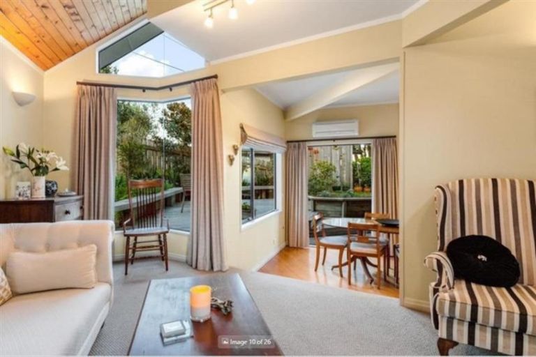 Photo of property in 7a View Road, Campbells Bay, Auckland, 0630